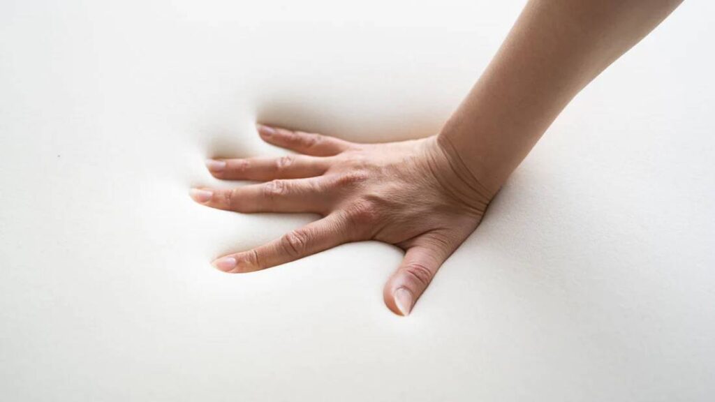 Hướng dẫn cách phân biệt nệm Foam thật giả đơn giản, chính xác 2 nệm foam