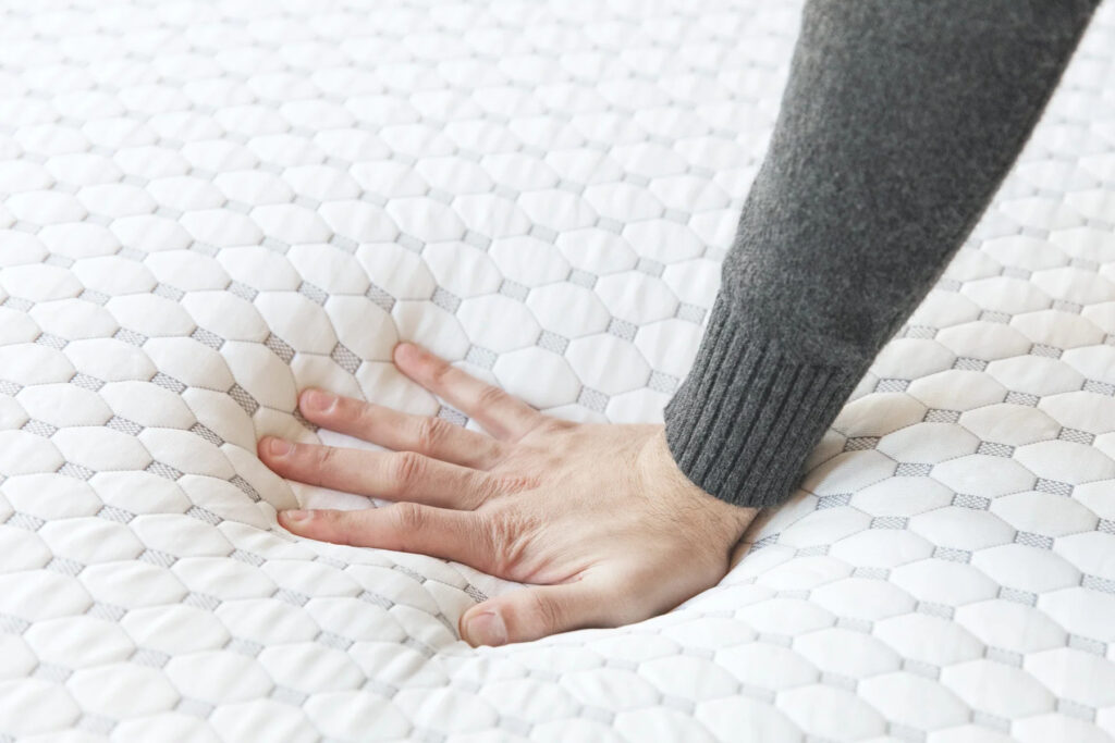 Nệm cao su hybrid và nệm foam nào loại tốt hơn? So sánh 2 loại nệm 4 So sánh nệm cao su hybrid và nệm foam chi tiết nhất