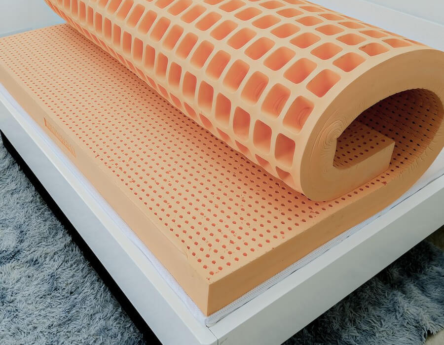 Nên chọn nệm memory foam hay nệm cao su? 5 so sánh nệm memory foam và nệm cao su về độ bền và giá thành