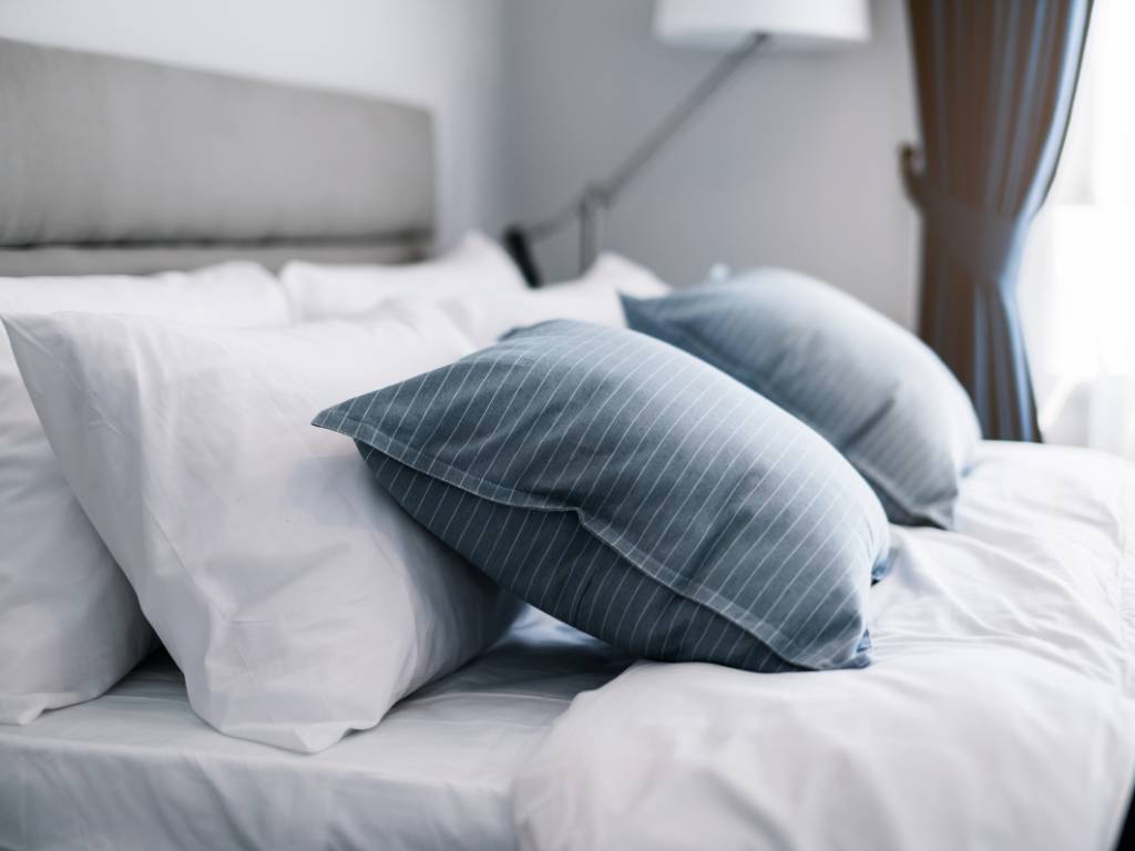 Cách chọn gối cho người lớn tuổi? Loại nào tốt nhất? 3 cách chọn gối cho người lớn tuổi