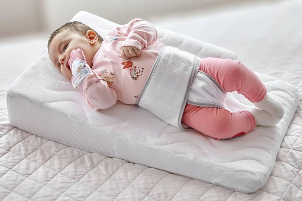 Gối chống trào ngược cho bé và những lưu ý để sử dụng an toàn 5 cách chọn gối chống trào ngược cho bé