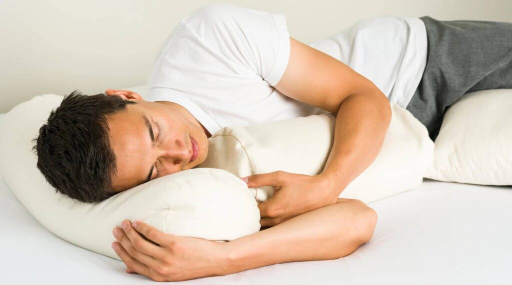 Hướng dẫn nằm gối đúng cách để “ngủ ngon - ngủ khỏe” 4 cách nằm gối đúng cách