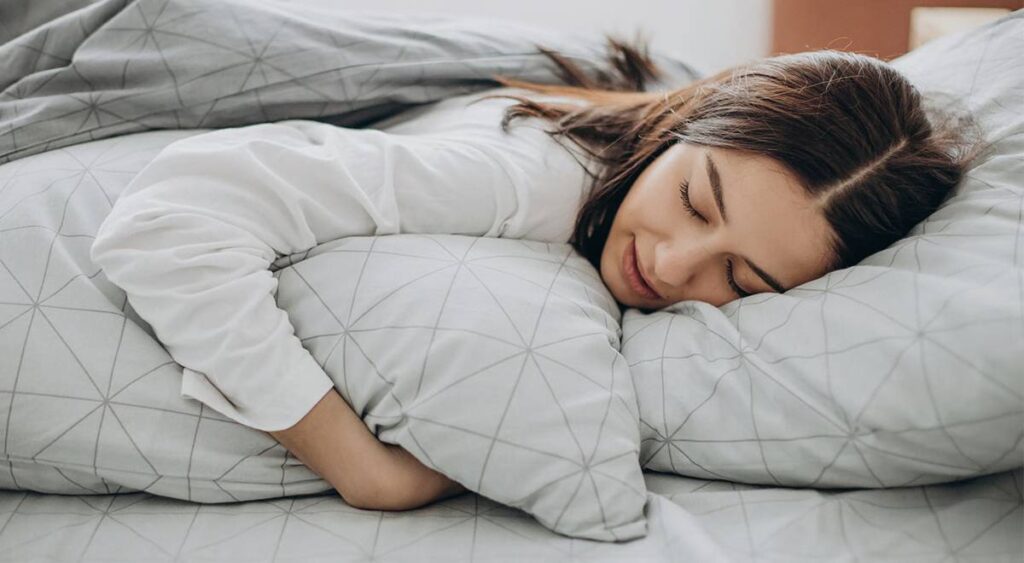 Hướng dẫn nằm gối đúng cách để “ngủ ngon - ngủ khỏe” 5 nằm gối lông vũ đúng cách