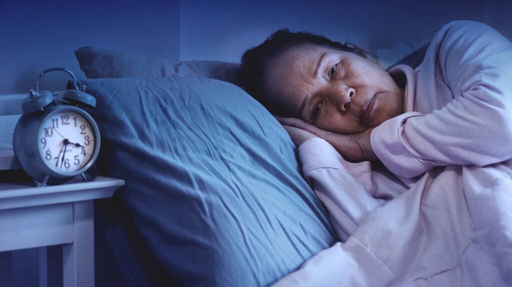 Cách chọn gối cho người lớn tuổi? Loại nào tốt nhất? 2 có nên mua gối cho người lớn tuổi không