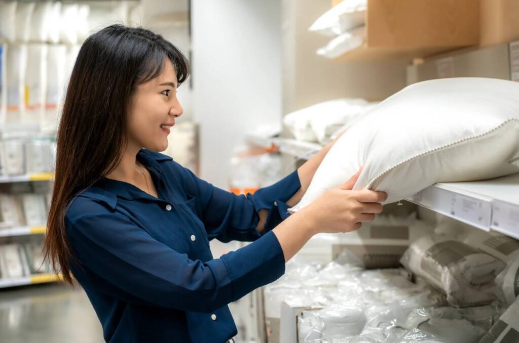 Hướng dẫn tips chọn gối cho người thoát vị đĩa đệm 4 gối cho người bị thoát vị đĩa đệm lưng