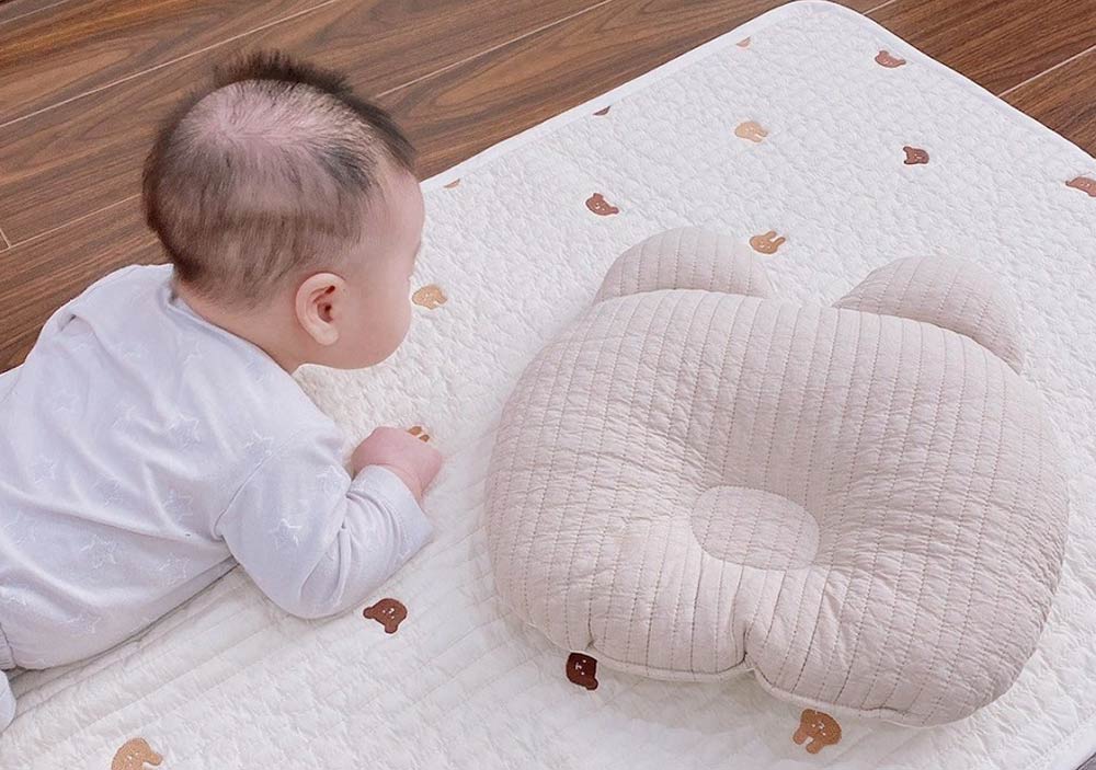Gối chống bẹp đầu cho bé - Sự thật không phải ai cũng biết 2 Gối chống bẹp đầu