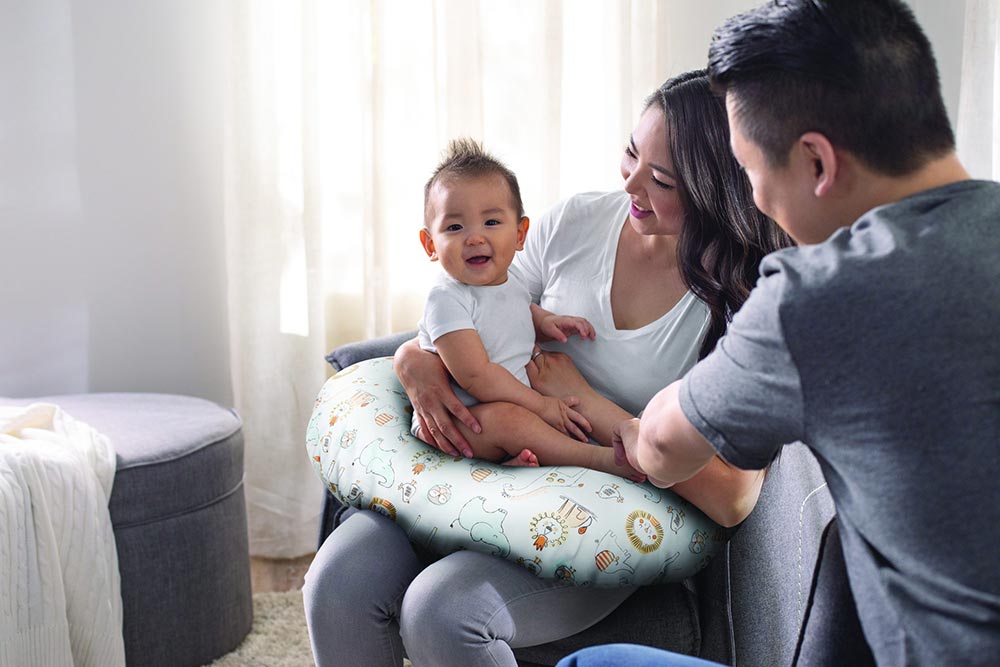 Gối chữ C và những công dụng tuyệt vời cho sức khỏe bé yêu 2 Gối chữ C cho bé