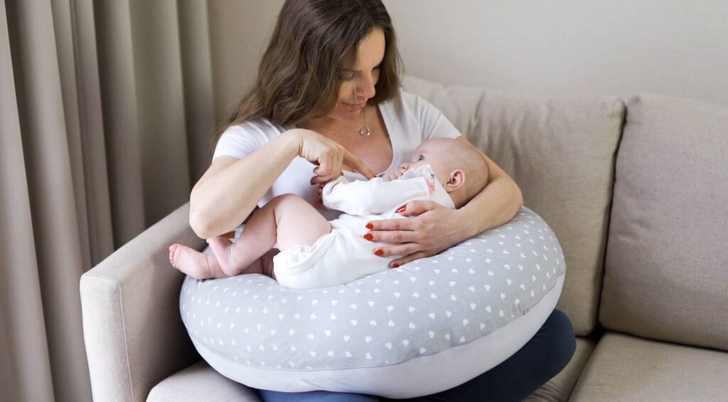 Gối chữ C và những công dụng tuyệt vời cho sức khỏe bé yêu 3 gối chữ c đa năng