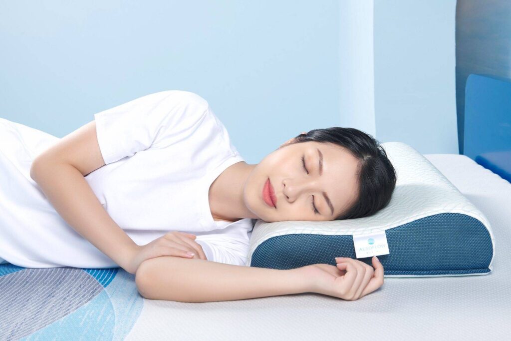 Có nên nằm gối làm mát không? Ai nên nằm gối làm mát? 2 gối làm mát giá rẻ