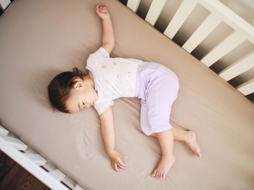 Nệm cho trẻ em: Nên chọn loại nệm nào để giúp bé ngủ ngon hơn? 2 nệm cho trẻ em ngủ