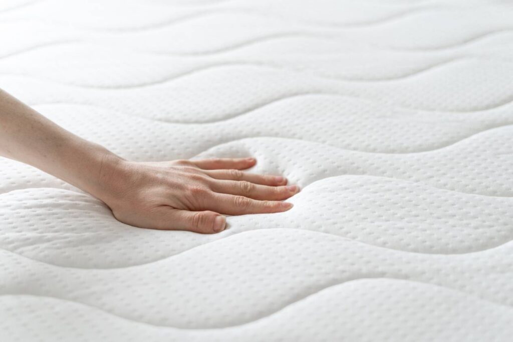 Kinh nghiệm mua nệm cho vợ chồng được chia sẻ từ các cặp đôi 5 Nệm Foam cho vợ chồng