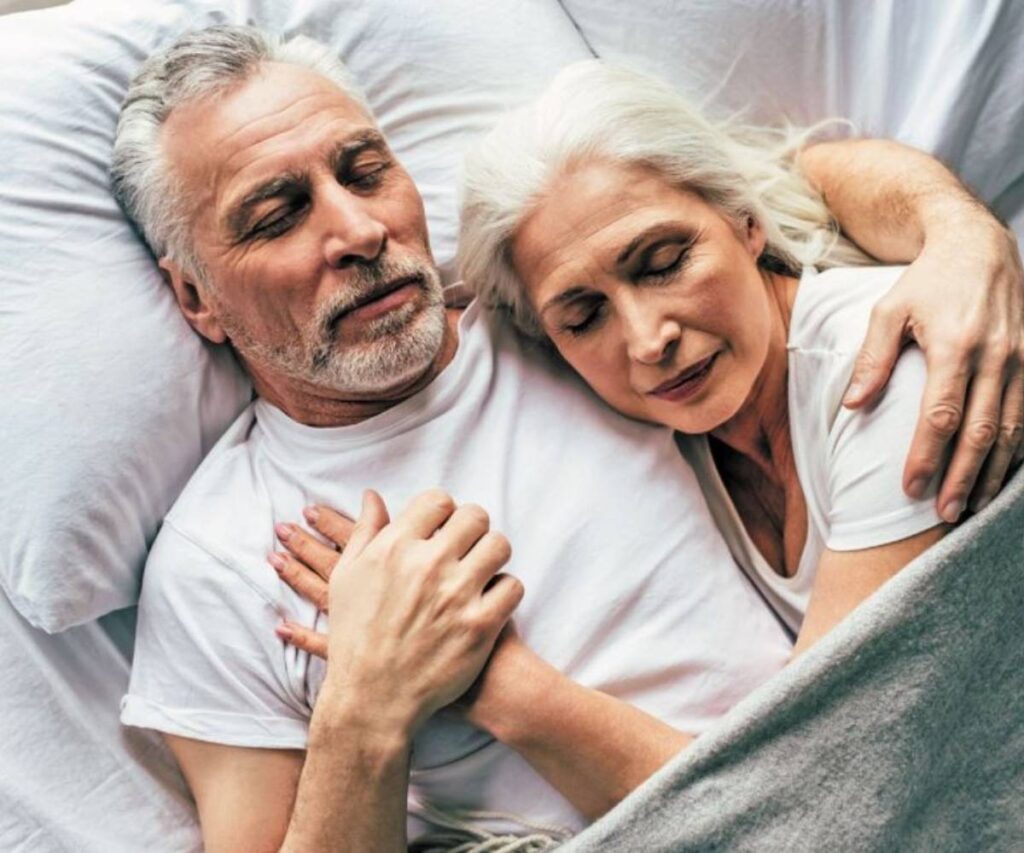 Bí quyết chọn nệm cho người già sao cho tốt và phù hợp 4 nệm mát cho người già