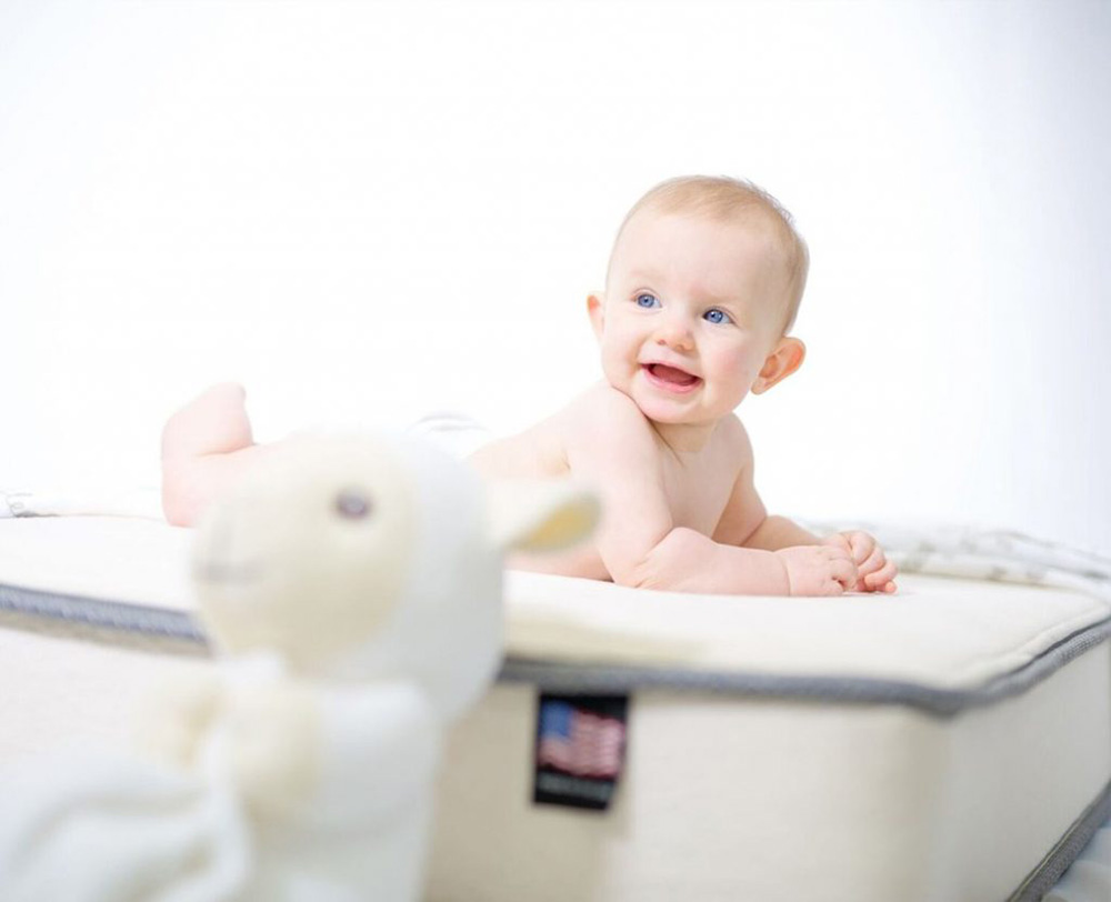 Hướng dẫn chọn nệm cho bé ngủ riêng an toàn - đúng chuẩn 2 nệm ngủ riêng cho bé