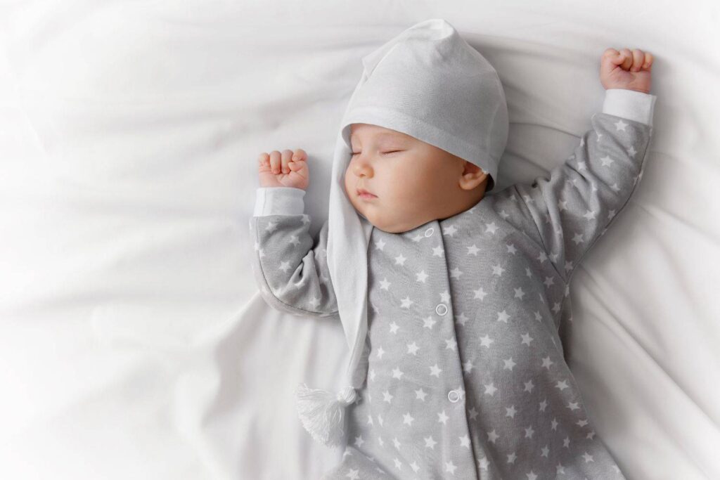 Gối cho trẻ sơ sinh: Kinh nghiệm chọn mua mẹ nào cũng cần 2 trẻ sơ sinh có nên nằm gối không